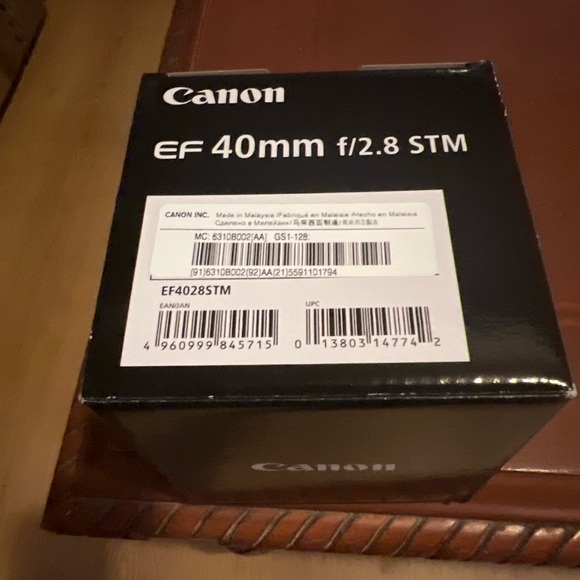 Canon lens - EF 40mm f/2.8 STM - Picture 2 of 3